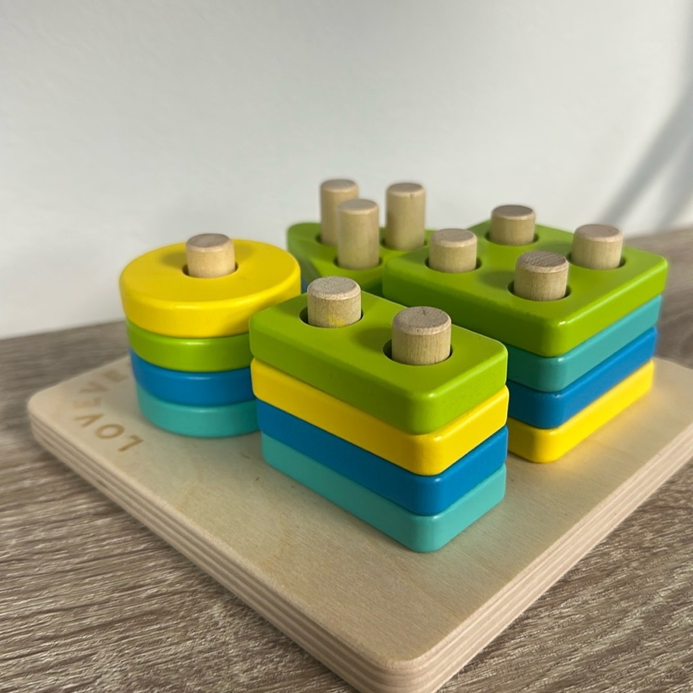 Lovevery sort and stack peg puzzle